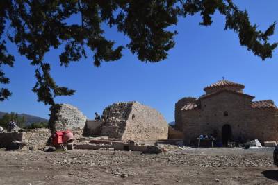 Σε εξέλιξη εργασίες αποκατάστασης του ναού στο Κάστρο Πολίχνης