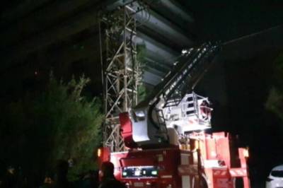 Παλαιό Φάληρο: Νεκρός διαρρήκτης πάνω σε στύλο υψηλής τάσης του ΔΕΔΔΗΕ - Πήγε να κλέψει χάλκινα καλώδια (βίντεο)