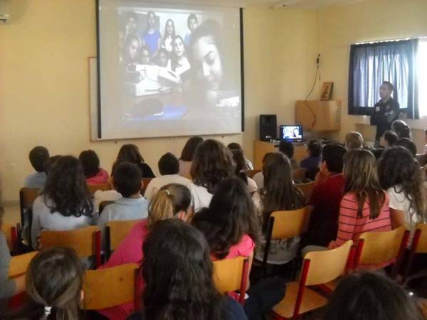 Επικοινωνία μαθητών μέσω Skype στα εκπαιδευτήρια Μπουγά