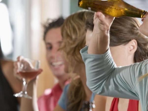 Κίνδυνος για τη ζωή των εφήβων το αλκοόλ
