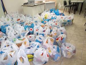 Τρόφιμα από τον Ερυθρό Σταυρό σε 200 οικογένειες
