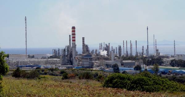 Η “μονοκαλλιέργεια” παραμορφώνει τους οικονομικούς δείκτες της Πελοποννήσου: Πετρελαιοειδή το 83,4% των περιφερειακών εξαγωγών