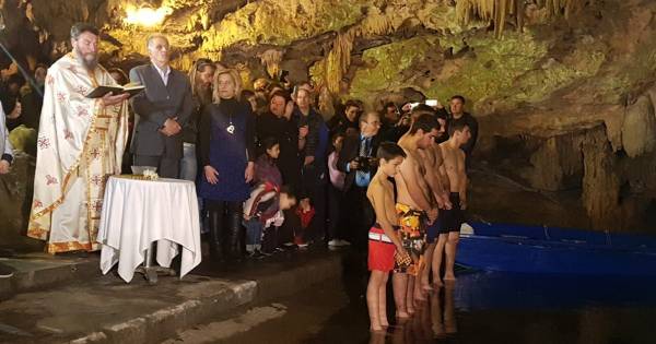 Αγιασμός των υδάτων για πρώτη φορά στα Σπήλαια του Διρού (βίντεο)