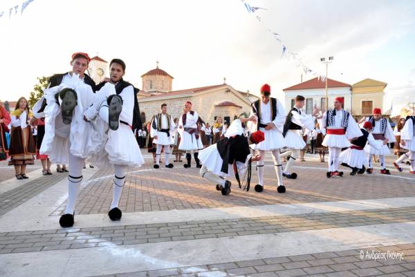 Η βροχή ματαίωσε την παρέλαση στους Γαργαλιάνους (φωτογραφίες)