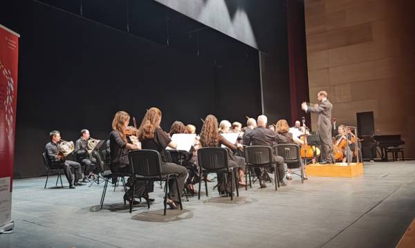 Ζεστό χειροκρότημα για τη Βιεννέζικη Συμφωνική Ορχήστρα Mödling
