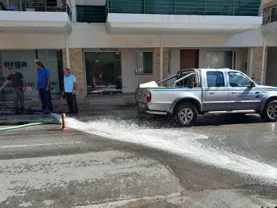 Καλαμάτα: “Ποτάμι” από σπασμένο αγωγό στη Φαρών