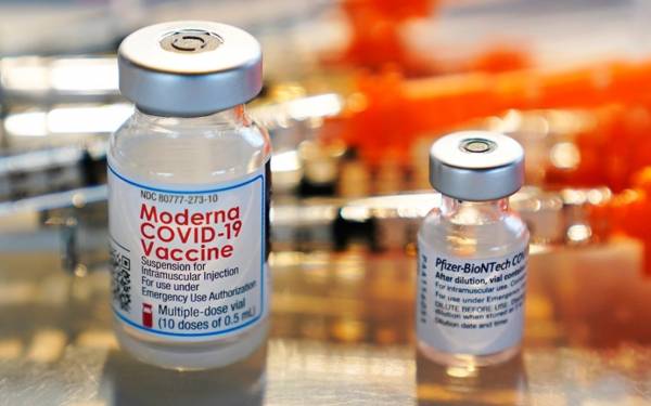 Pfizer - Moderna: Η προστασία των εμβολίων κατά της Covid-19 εξασθενεί με τον χρόνο