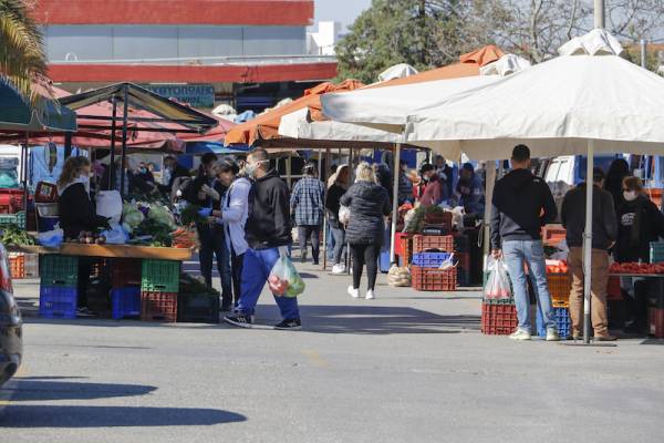 Μειωμένη κίνηση στη Λαϊκή αγορά Καλαμάτας - Η Δημοτική Αστυνομία επέβλεπε τα μέτρα ασφαλείας