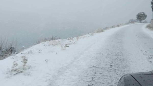 Σε ποιες περιοχές της Δυτ. Ελλάδας και της Πελοποννήσου καταγράφονται προβλήματα λόγω χιονοπτώσεων και παγετού