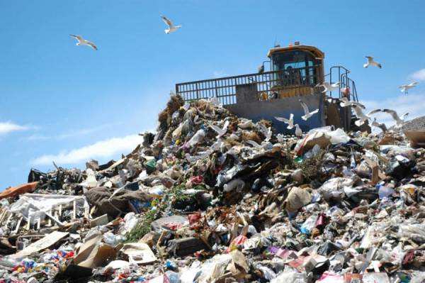 Οι δήμαρχοι ζητούν τη διαχείριση των σκουπιδιών 