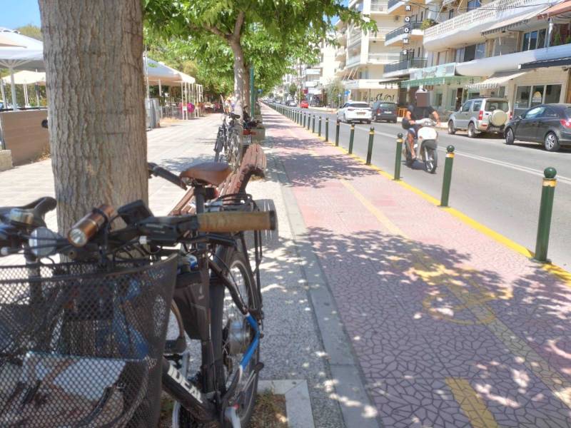 Νέες θέσεις για ποδήλατα και στην Παραλία