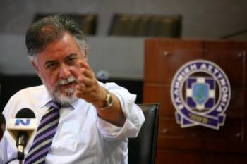 Πανούσης: «Ώρα για να ξεδοντιαστούν όλα τα φίδια που απειλούν την κοινοβουλευτική αστική δημοκρατία»