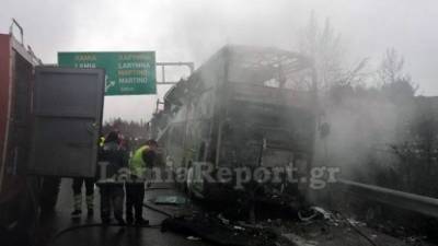 Φωτιά σε λεωφορείο του ΚΤΕΛ Θεσσαλονίκης στην Αθηνών – Λαμίας - Κάηκε ολοσχερώς (βίντεο)