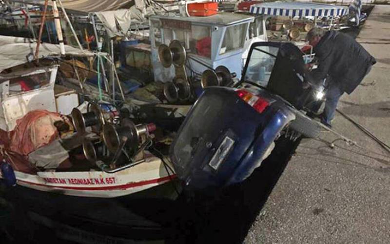 Καβάλα: Πτώση αυτοκινήτου στη θάλασσα - Σταμάτησε πάνω σε καΐκι