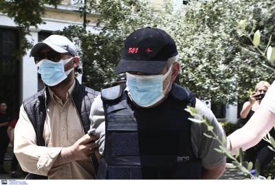 Ψευτογιατρός: Οι δικηγόροι ζήτησαν διακοπή της δίκης - Υποστήριξαν ότι είναι στο νοσοκομείο με κορονοίό