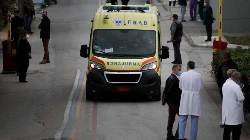 Σπάτα: Ξυλοκόπησε τη γυναίκα του μπροστά στο παιδί του και έκανε απόπειρα αυτοκτονίας