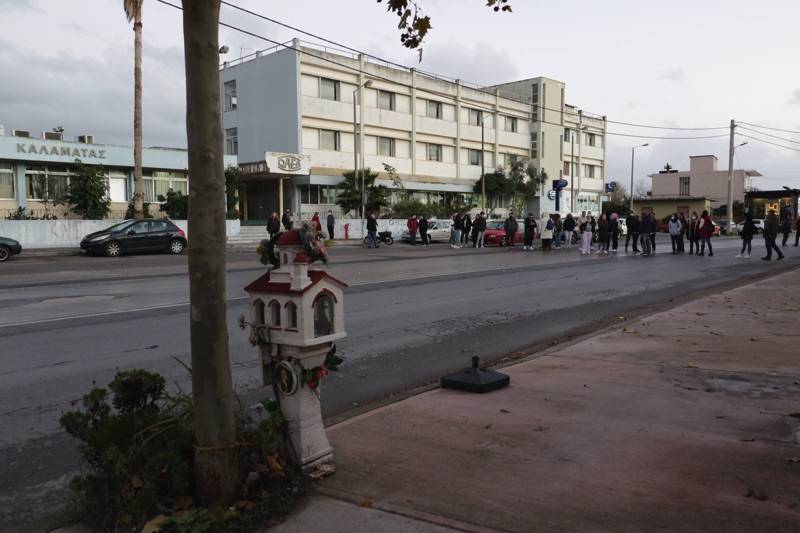 Περιμένουν λύση για τη διάβαση στον ΟΑΕΔ