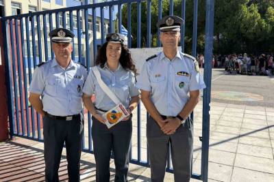 Φυλλάδια για την οδική ασφάλεια σε μαθητές μοίρασε η Τροχαία Καλαμάτας