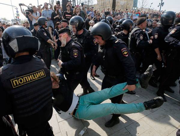 Ρωσία: Η Διεθνής Αμνηστία καταδίκασε τις μαζικές συλλήψεις διαδηλωτών στην Μόσχα