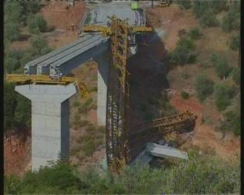 Κόλπο με τη γέφυρα που γκρεμίστηκε στο Τρίπολη - Αστρος