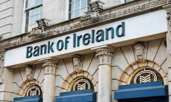 Η τράπεζα της Ιρλανδίας μοίρασε λεφτά - Πελάτες χωρίς χρήματα μπόρεσαν να σηκώσουν έως και 1.000 ευρώ