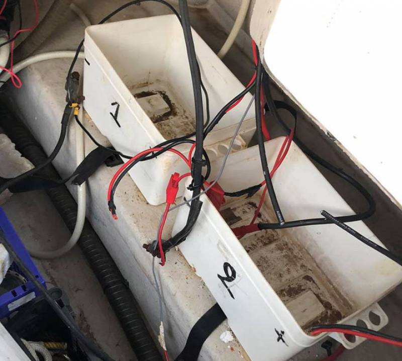 Απίστευτο: &#039;Εκλεψαν μπαταρίες από σκάφος της ΟΑΚ δίπλα από την Διεύθυνση Αστυνομίας Μεσσηνίας!