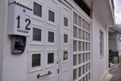 Γυναικοκτονία στη Σαλαμίνα: Ομολόγησε ο 70χρονος τη δολοφονία της 43χρονης (βίντεο)