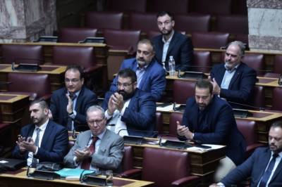 Καλούνται ως ύποπτοι 11 βουλευτές των «Σπαρτιατών» για στήριξη και καθοδήγηση από Κασιδιάρη