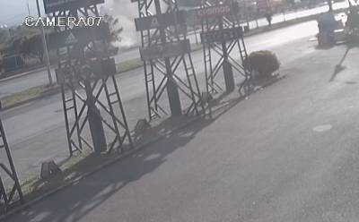 Καλαμάτα: Πυρκαγιά εν κινήσει σε όχημα των ΕΛΤΑ στη Νέα Είσοδο (βίντεο)