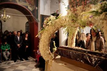 Στον Επιτάφιο στην Πλάκα ο Αλ. Τσίπρας (βίντεο)