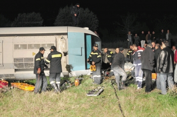 Ο θανατηφόρος εκτροχιασμός στον Αχλαδόκαμπο, “ταφόπλακα” για το τρένο της Πελοποννήσου