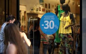 ΕΣΕΕ: Τέσσερα στα δέκα καταστήματα δεν άνοιξαν την Κυριακή