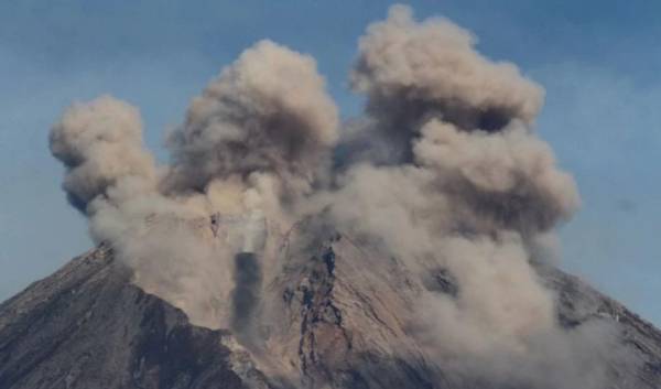 Ινδονησία: Νέα έκρηξη του ηφαιστείου Σεμέρου (Βίντεο)