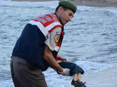 Βεβήλωσαν μνημείο που ήταν αφιερωμένο στη μνήμη του μικρού Αϊλάν