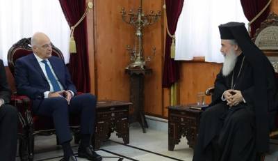 Συνάντηση Δένδια με τον Πατριάρχη Ιεροσολύμων - «Στο επίκεντρο η προστασία των Ιερών Προσκυνημάτων»