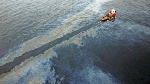 Οι άνθρωποι υπεύθυνοι για πάνω από το 90% των πετρελαιοκηλίδων στις θάλασσες