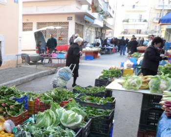 Αταξία στη λαϊκή της Μεσσήνης - πωλητές δεν πληρώνουν για τις θέσεις