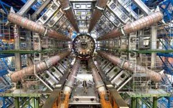 Πρώτες ενδείξεις ότι στο CERN ίσως ανακαλύφθηκε μυστηριώδες βαρύ σωματίδιο