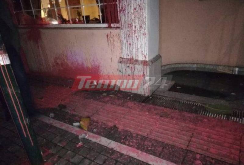 Πάτρα: Επίθεση με μπογιές στο ξενοδοχείο που πραγματοποιεί ομιλία ο Γεωργιάδης