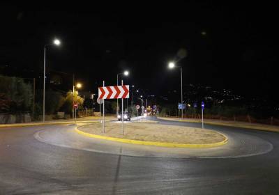 Καλαμάτα: Άναψαν τα φώτα στον κόμβο στο “Φωτεινή”