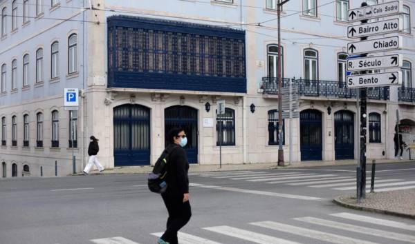 Ανοίγουν ξανά τα χερσαία σύνορα της Πορτογαλίας με την Ισπανία