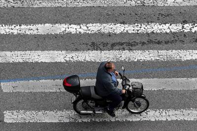 Φορούν μάσκα αλλά ξεχνούν το κράνος