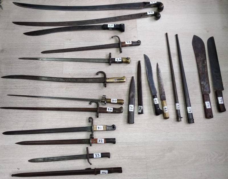 Iωάννινα: Σάκος με πλήθος όπλων από τον 19ο αιώνα βρέθηκε στην λίμνη των Ιωαννίνων