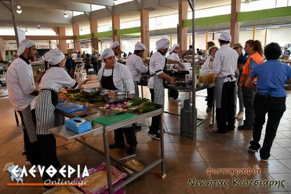 Μαγειρική επίδειξη από τους σπουδαστές του ΙΕΚ "Ορίζων" στην Αγορά (φωτογραφίες)