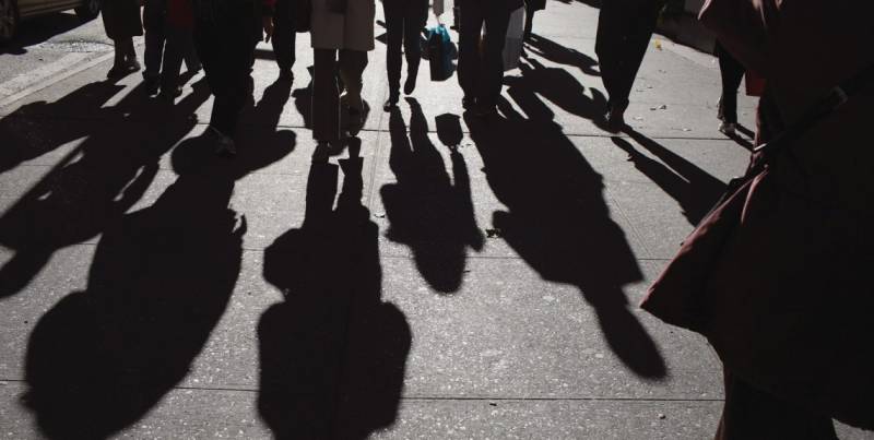 ΓΣΕΕ: Μόλις το 20% των νέων εργαζομένων ζουν μόνοι τους (Βίντεο)