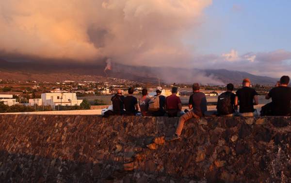 Έκρηξη ηφαιστείου στην Ισπανία: Άνοιξε ξανά το αεροδρόμιο της Λα Πάλμα