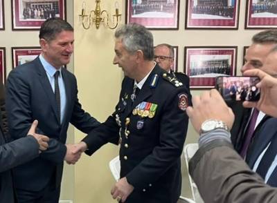 Πυροσβεστικό Σώμα: Ο δήμαρχος Γ. Μεσσήνης Αθανασόπουλος στην τελετή παραλαβής Πουρναρά