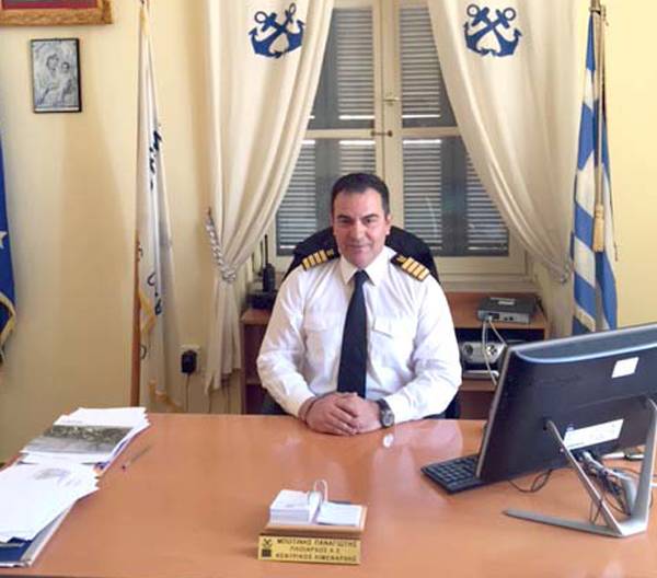 Ο πλοίαρχος Π. Μποτίνης  αναπληρωτής διοικητής της Περιφερειακής Διοίκησης Ν. Ελλάδος