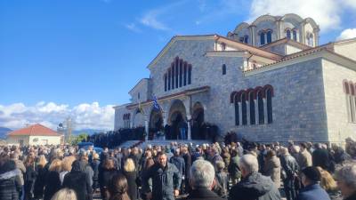 Κυπαρισσία: Βαρύ πένθος και θλίψη στην κηδεία της Αριστέας Καζάκου
