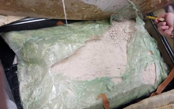 Λάρισα: Έκρυβε στον αερόσακο του συνοδηγού έξι κιλά ηρωίνη και κοκαΐνη